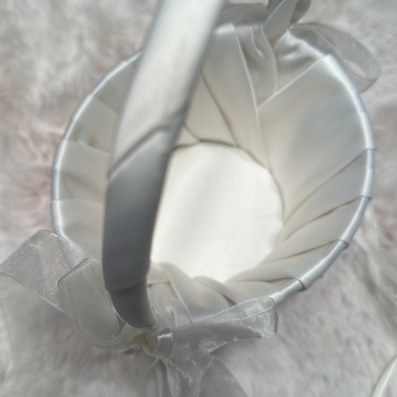 Bridal baskets in ivory satin with pearls and bows - Picture 7 of 11